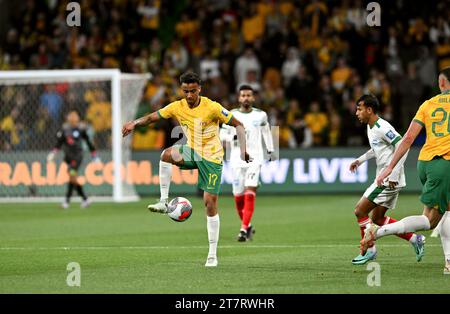 MELBOURNE, AUSTRALIA 16 novembre 2023. Nella foto: Il centrocampista australiano Keanu Baccus(17) alle qualificazioni asiatiche della Coppa del mondo FIFA 2026 AFC R1 Australia Foto Stock