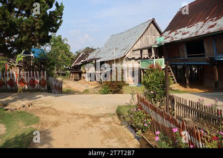 Vecchio villaggio di Rantau Panjang, jambi, molte vecchie case in legno antico e per essere una delle mete turistiche della provincia di jambi Foto Stock