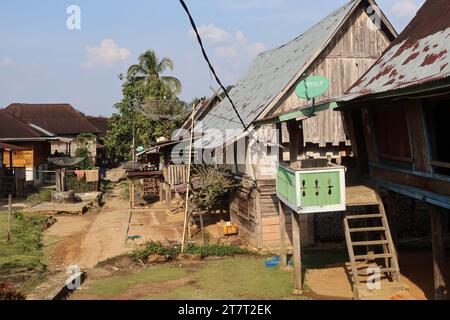 Vecchio villaggio di Rantau Panjang, jambi, molte vecchie case in legno antico e per essere una delle mete turistiche della provincia di jambi Foto Stock