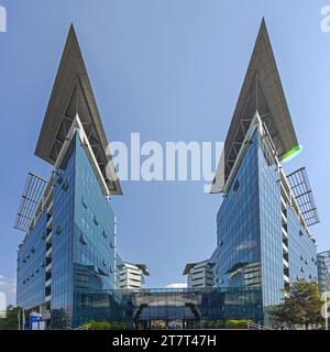 Belgrado, Serbia - 19 giugno 2023: Modern Office Building Complex Sava Business Center SBC in Milentija Popovica Street. Foto Stock