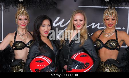 Las Vegas, Nevada, USA. 15 novembre 2023. Wynn mostra le ragazze durante la settimana di F1 Las Vegas 2023 al party di benvenuto a Las Vegas, Nevada. Jason Pohuski/CSM/Alamy Live News Foto Stock