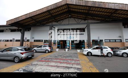 Aeroporto di Porto Seguro porto seguro, bahia, brasile - 20 ottobre 2023: Facciata dell'aeroporto di Porto Seguro nell'estremo sud di Bahia. PORTO SEGURO BAHIA BRASILE Copyright: XJoaxSouzax 201023JOA4317667 credito: Imago/Alamy Live News Foto Stock