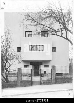 Martin Gerlach jun. Haus Hans e Anny Moller, Vienna XVIII., Starkfriedgasse 19, facciata stradale. Carta gelatina argento, pennello esteso e pennello spray ritocco 1927-1928 , 1927/1928 Foto Stock