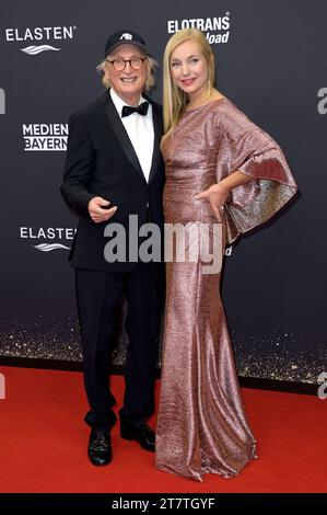 Otto Waalkes und Nadja Uhl bei der 75. Bambi-Verleihung 2023 in der Bavaria Filmstadt. München, 16.11.2023 *** otto Waalkes e Nadja Uhl ai Bambi Awards 75 2023 alla Bavaria Filmstadt di Monaco, 16 11 2023 foto:XF.xKernx/xFuturexImagex bambi 3443 Credit: Imago/Alamy Live News Foto Stock