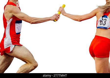 gare di staffetta miste su pista e campo di 4 x 400 metri nelle atletiche estive, isolate su sfondo bianco Foto Stock