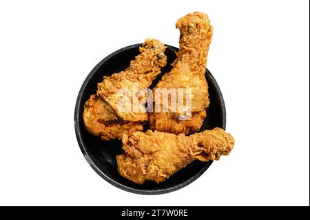 Cosce di pollo fritte speziate e impanate. Isolata, sfondo bianco Foto Stock