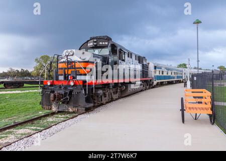 1960 locomotiva diesel Alco numero 442 in servizio attivo per l'associazione Austin Steam Train, mentre il loro motore a vapore del 1916 è in riparazione. Foto Stock