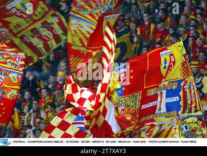 CALCIO - CHAMPIONS LEAGUE 2002/03 - 1° ROUND - 021029 - GRUPPO G - OBIETTIVO RC / MILAN AC - OBIETTIVO TIFOSI - FOTO LAURENT BAHEUX / FLASH PRESS Foto Stock