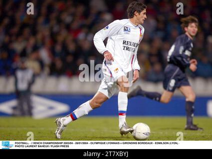 CALCIO - CAMPIONATO FRANCESE 2003/04 - 28/01/2004 - OLYMPIQUE LYONNAIS / GIRONDINS BORDEAUX - EDMILSON (LIONE) - FOTO LAURENT BAHEUX / FLASH PRESS Foto Stock