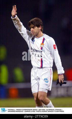 CALCIO - CAMPIONATO FRANCESE 2003/04 - 28/01/2004 - OLYMPIQUE LYONNAIS / GIRONDINS BORDEAUX - JUNINHO (LIONE) - FOTO LAURENT BAHEUX / FLASH PRESS Foto Stock