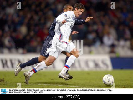 CALCIO - CAMPIONATO FRANCESE 2003/04 - 28/01/2004 - OLYMPIQUE LYONNAIS / GIRONDINS BORDEAUX - EDMILSON (LIONE) - FOTO LAURENT BAHEUX / FLASH PRESS Foto Stock