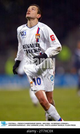 CALCIO - CAMPIONATO FRANCESE 2003/04 - 28/01/2004 - OLYMPIQUE LYONNAIS / GIRONDINS BORDEAUX - ERIC CARRIERE (LIONE) - FOTO LAURENT BAHEUX / FLASH PRESS Foto Stock