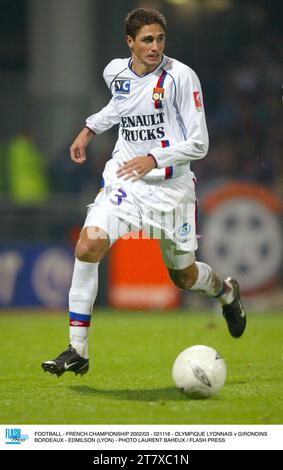 CALCIO - CAMPIONATO FRANCESE 2002/03 - 021116 - OLYMPIQUE LYONNAIS / GIRONDINS BORDEAUX - EDMILSON (LIONE) - FOTO LAURENT BAHEUX / FLASH PRESS Foto Stock