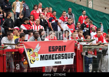 CALCIO - CAMPIONATO FRANCESE 2012/2013 - LIGUE 2 - OBIETTIVO RC V AS MONACO - 21/09/2012 - FOTO LAURENT SANSON / DPPI - TIFOSI MOANCO Foto Stock