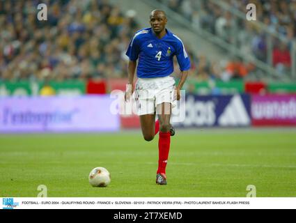 CALCIO - EURO 2004 - TURNO DI QUALIFICAZIONE - FRANCIA CONTRO SLOVENIA - 021012 - PATRICK VIEIRA (FRA) - FOTO LAURENT BAHEUX /FLASH PRESS Foto Stock