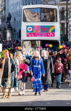 CCA Art Bus alla processione 2023 del Lord Mayor's Show a Poultry, nella City di Londra, Regno Unito Foto Stock