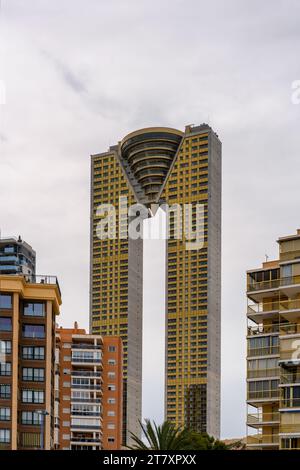 Edificio grattacielo intempo a Benidorm, Costa Blanca, provincia di Alicante, Spagna, Europa Foto Stock