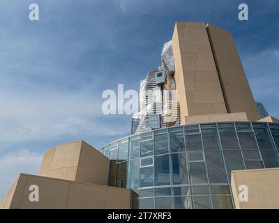 Frank Gehry's The Tower, LUMA Arts Centre, Parc des Ateliers, Arles, Provence, Francia, Europa Foto Stock