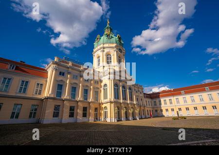 Vista del castello di Charlottenburg presso il castello di Charlottenburg, Berlino, Germania, Europa Foto Stock