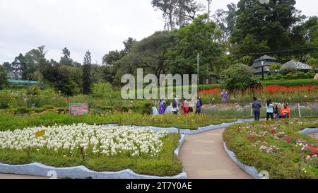 kodaikanal, india - 18 giugno 2023: Turisti che si godono il bellissimo parco di kodaikanal Bryant. Il posto migliore per coppie e anziani per famiglie di qualità Foto Stock