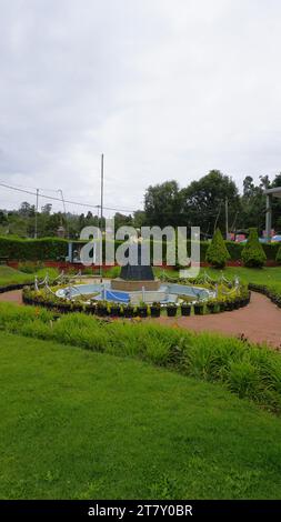 kodaikanal, india - 18 giugno 2023: Turisti che si godono il bellissimo parco di kodaikanal Bryant. Il posto migliore per coppie e anziani per famiglie di qualità Foto Stock