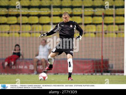 CALCIO - PARTITE AMICHEVOLI 2006/2007 - AS MONACO / ROS MENTON - 29/07/2006 - STEPHANE RUFFIER (ASM) - FOTO LAURENT BAHEUX / FLASH PRESS Foto Stock