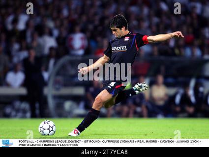 CALCIO - CHAMPIONS LEAGUE 2006/2007 - 1° TURNO - OLYMPIQUE LYONNAIS CONTRO REAL MADRID - 13/09/2006 - JUNINHO (LIONE) - FOTO LAURENT BAHEUX / FLASH PRESS Foto Stock