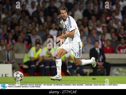 CALCIO - CHAMPIONS LEAGUE 2006/2007 - 1° TURNO - OLYMPIQUE LYONNAIS CONTRO REAL MADRID - 13/09/2006 - RUUD VAN NISTELROOY (REAL) - FOTO LAURENT BAHEUX / FLASH PRESS Foto Stock