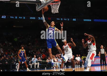 12 novembre 2023 a città del Messico, Messico: Juan Toscano-Anderson dei Capitanes di città del Messico, attacchi contro il Birmingham Squadron durante la partita Mexico City Capitanes vs Birmingham Squadron della NBA G League alla Mexico City Arena. Il 12 novembre 2023. A città del Messico. (Foto di Carlos Santiago/ Eyepix Group/Sipa USA) Foto Stock
