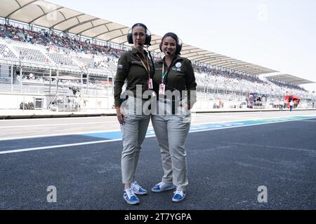 Il dottor Ana Belem Garcia Sierra, Chief Medical Officer, e il dottor Yarel barba Ruiz Esparza, Vice Chief Medical Officer, posano per una foto ai box prima della gara, Mexican City Grand Prix, Messico, 29 ottobre 2023. Crediti: Lexie Harrison-Cripps Foto Stock