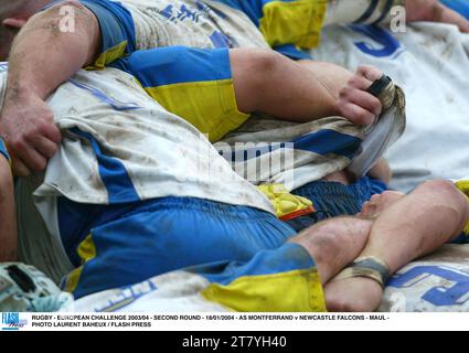 RUGBY - EUROPEAN CHALLENGE 2003/04 - SECONDO ROUND - 18/01/2004 - AS MONTFERRAND CONTRO NEWCASTLE FALCONS - MAUL - FOTO LAURENT BAHEUX / FLASH PRESS Foto Stock