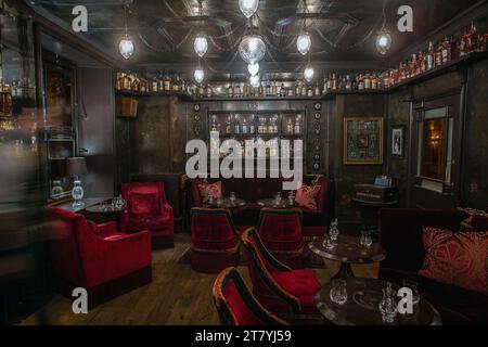 Bertie's Whisky Bar, Fife Arms, Braemar, Scozia. Foto Stock