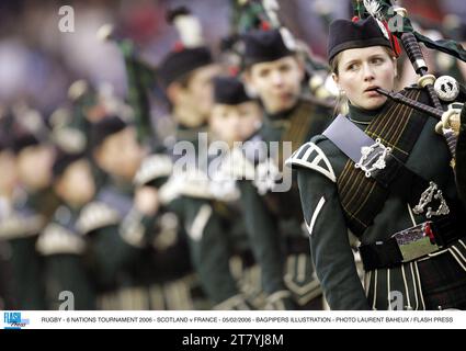 RUGBY - 6 NATIONS TOURNAMENT 2006 - SCOZIA / FRANCIA - 05/02/2006 - ILLUSTRAZIONE BAGPIPERS - FOTO LAURENT BAHEUX / FLASH PRESS Foto Stock