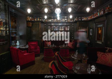 Bertie's Whisky Bar, Fife Arms, Braemar, Scozia. Foto Stock