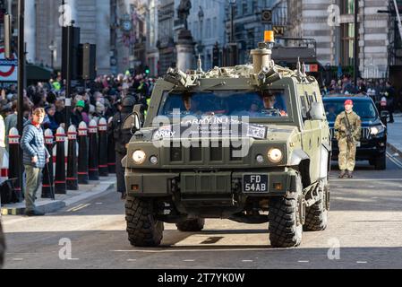 Panther CLV 4x4 veicolo di comando e collegamento alla processione 2023 del Lord Mayor's Show a Poultry, nella City di Londra, Regno Unito. Basato su Iveco LMV Foto Stock