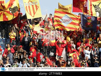 RUGBY - CAMPIONATO FRANCESE 2005/2006 - TOP 14 - USA PERPIGNAN CONTRO CASTRES OLYMPIQUE - 18/02/2006 - PERPIGNAN FANS - FOTO LAURENT BAHEUX / FLASH PRESS Foto Stock