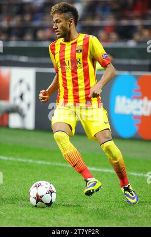 Neymar del FC Barcelona in azione durante la partita di UEFA Champions League 2013/2014 girone H tra l'AC Milan e il FC Barcelona il 22 ottobre 2013 a Milano, Italia. Foto massimo Cebrelli / DPPI Foto Stock