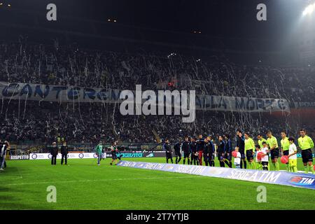 I tifosi dell'Inter Milan mostrano uno striscione come formazione di squadra prima del campionato italiano di serie A 2014/2015 partita di calcio tra FC Internazional e SSC Napoli allo Stadio Giuseppe Meazza il 19 ottobre 2014 a Milano, Italia. Foto massimo Cebrelli / DPPI Foto Stock