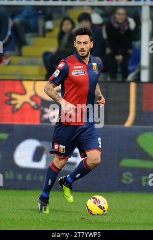 Mauricio Pinilla del Genoa CFC in azione durante il campionato italiano di serie A 2014/2015 partita di calcio tra Genoa CFC e AC Milan allo Stadio Luigi Ferraris il 7 dicembre 2014 a Genova. Foto massimo Cebrelli/DPPI Foto Stock