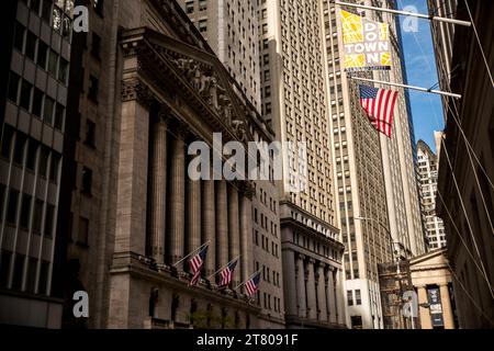 New York, Stati Uniti. 8 novembre 2023. New York: Wall Street, novembre 2023. Foto di Denis Prezat/ABACAPRESS.COM Credit: Abaca Press/Alamy Live News Foto Stock