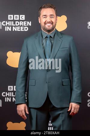 Jason Manford alla BBC Children in Need Telethon ai BBC Studios di Salford. BBC Children in Need sostiene i bambini e i giovani colpiti da diversi svantaggi come la povertà, il disagio, la disabilità, la malattia o il trauma. Data immagine: Venerdì 17 novembre 2023. Foto Stock