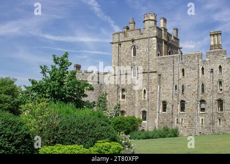 15 giugno 2023 parte dei giardini e delle torri dell'antica residenza reale del Castello di Windsor nella città di Windsor nel Berkshire Inghilterra Foto Stock