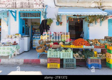 Testour, Beja, Tunisia. 7 marzo 2023. Alimentari di verdure a Testour. Foto Stock