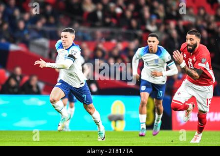 Phil Foden (7 Inghilterra) va avanti durante la partita del gruppo C di qualificazione dei Campionati europei UEFA tra Inghilterra e Malta al Wembley Stadium di Londra venerdì 17 novembre 2023. (Foto: Kevin Hodgson | mi News) crediti: MI News & Sport /Alamy Live News Foto Stock