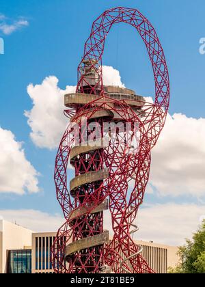 La scultura ArcelorMittal Orbit, progettata da Anish Kapoor e Cecil Balmond. Olympic Park, Stratford, Londra Foto Stock