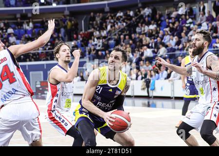 Milano, Italia. 17 novembre 2023. # 21 Nicolo De Vico (reale mutua Basket Torino) durante WEGREENIT Urania Milano vs reale mutua Basket Torino, partita maschile di serie A2 a Milano, Italia, 17 novembre 2023 crediti: Independent Photo Agency/Alamy Live News Foto Stock