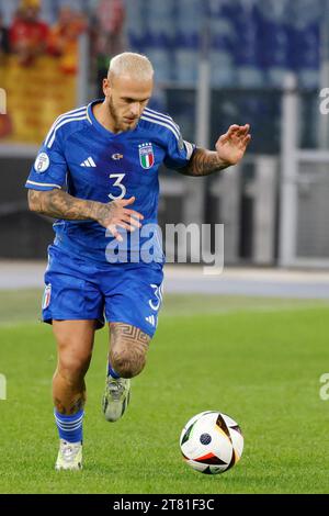 Roma, Italia. 17 novembre 2023. Federico Dimarco, italiano, in azione durante la partita di qualificazione a UEFA Euro 2024 tra Italia e Macedonia del Nord allo Stadio Olimpico di Roma, Italia, 17 novembre 2023. Credito: Riccardo De Luca - Update Images/Alamy Live News Foto Stock