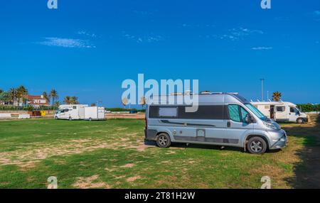 Camper aire El Puig De Santa Maria, Spagna, nord la Pobla de Farnals vicino alla spiaggia Foto Stock