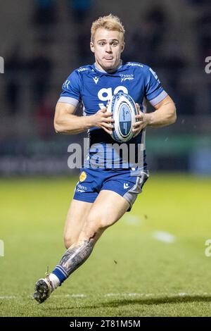 17 novembre 2023; AJ Bell Stadium, Salford, Lancashire, Inghilterra; English Premiership Rugby, sale Sharks contro Newcastle Falcons; Arron Reed of sale Sharks Foto Stock