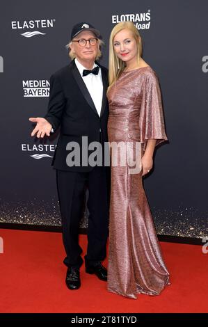Otto Waalkes und Nadja Uhl bei der 75. Bambi-Verleihung 2023 in der Bavaria Filmstadt. München, 16.11.2023 Foto Stock